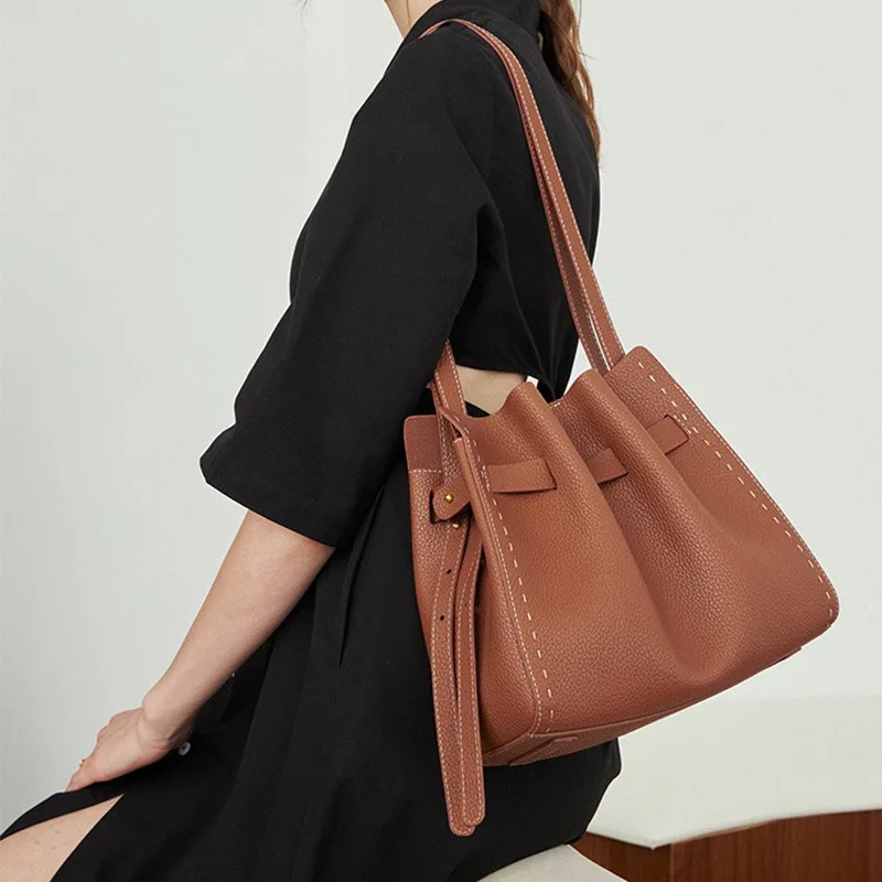 Fashion Trend Design Portable Bucket Shoulder Bag Women's Pu Material Pleated Commuter Office Draw String Messenger Bags
Fashion Trend Design Portable Bucket Shoulder Bag Women's Pu Material Pleated Commuter Office Draw String Messenger Bags