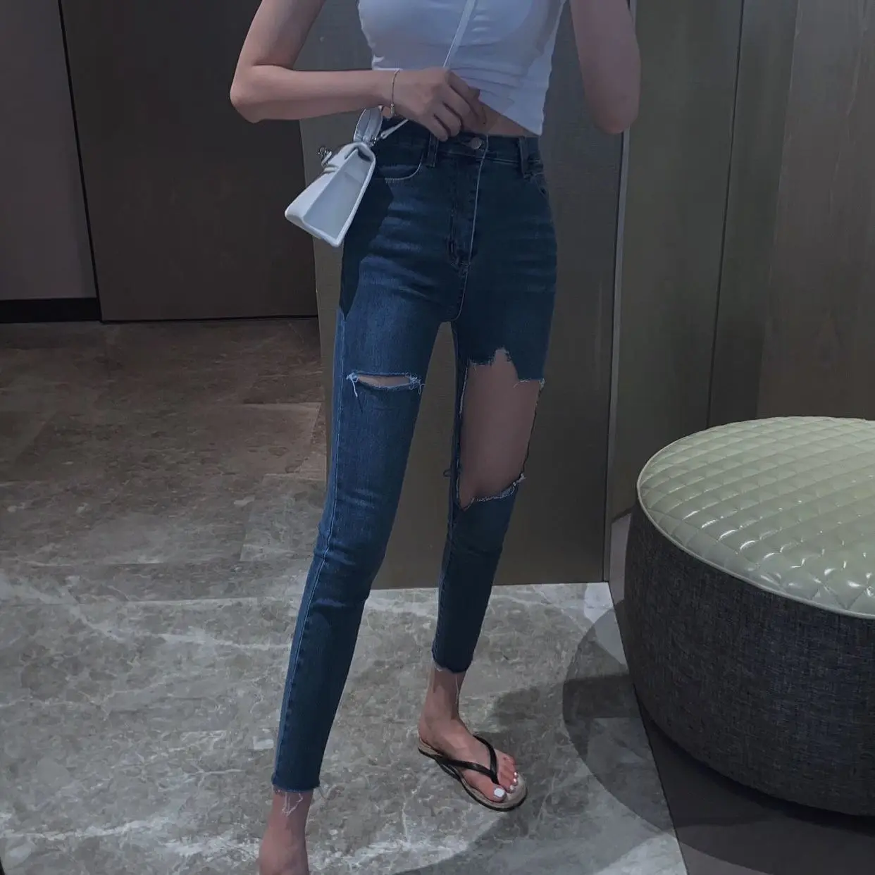 Light color pierced jeans women's 2021 new summer high waist slim versatile tight Capris
Light color pierced jeans women's 2021 new summer high waist slim versatile tight Capris