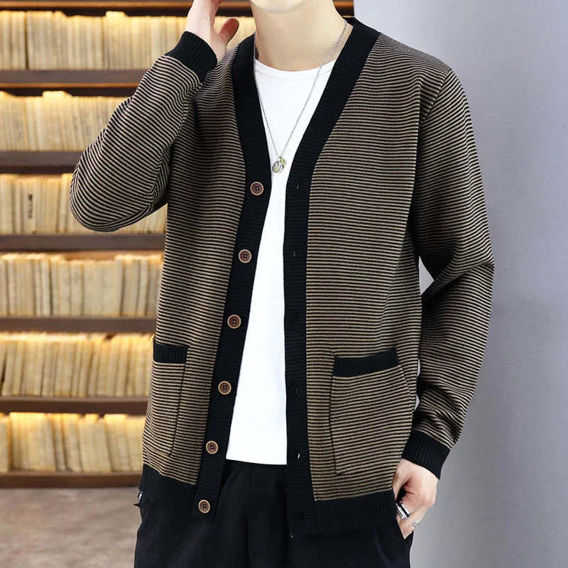 Men 2021 Spring Autumn Fashion Striped Knitted Jackets Male V-Neck Cardigan Coats Men's Slim Casual Sweater Overcoats P158
Men 2021 Spring Autumn Fashion Striped Knitted Jackets Male V-Neck Cardigan Coats Men's Slim Casual Sweater Overcoats P158