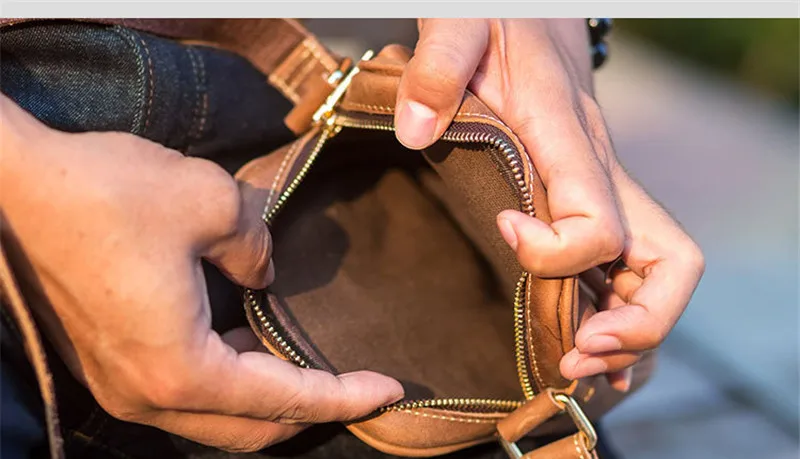 Handmade retro crazy horse leather turtle back buckle neutral shoulder bag daily outdoor weekend men women mini messenger bag
Handmade retro crazy horse leather turtle back buckle neutral shoulder bag daily outdoor weekend men women mini messenger bag
