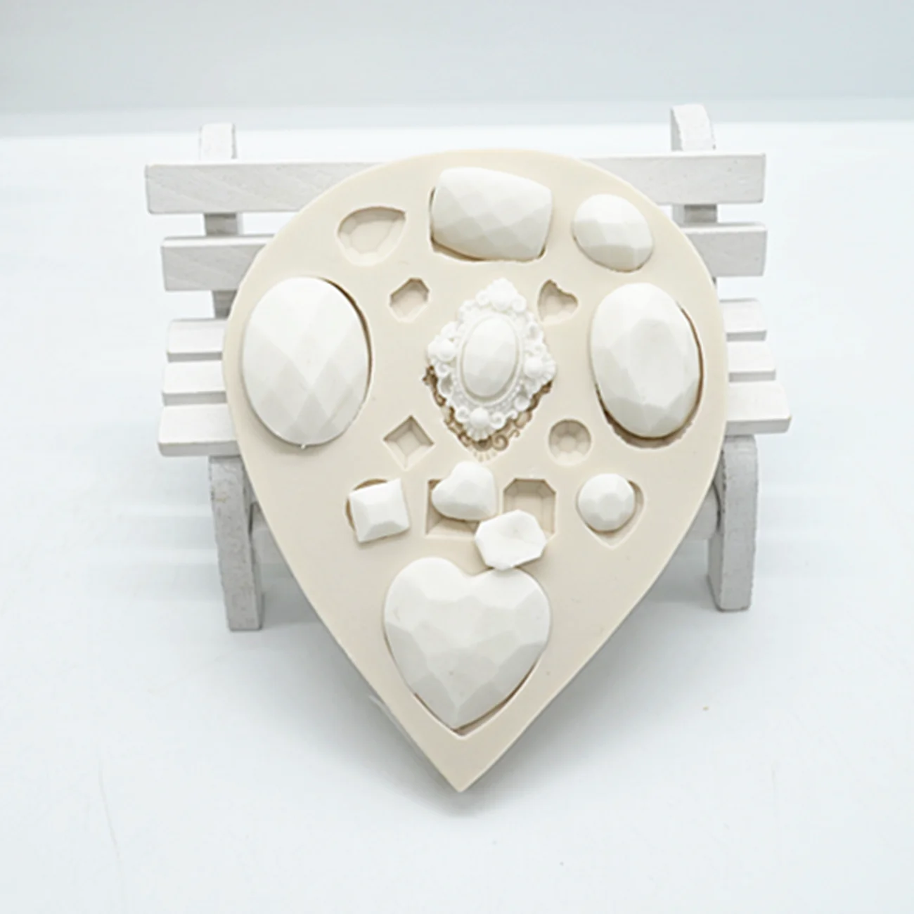 Luyou 1Pc Pearl gems Lace Silicone Cake Molds Fondant Molds Cake Decorating Tools Resin Mold Kitchen Baking Accessories FM2023
Luyou 1Pc Pearl gems Lace Silicone Cake Molds Fondant Molds Cake Decorating Tools Resin Mold Kitchen Baking Accessories FM2023