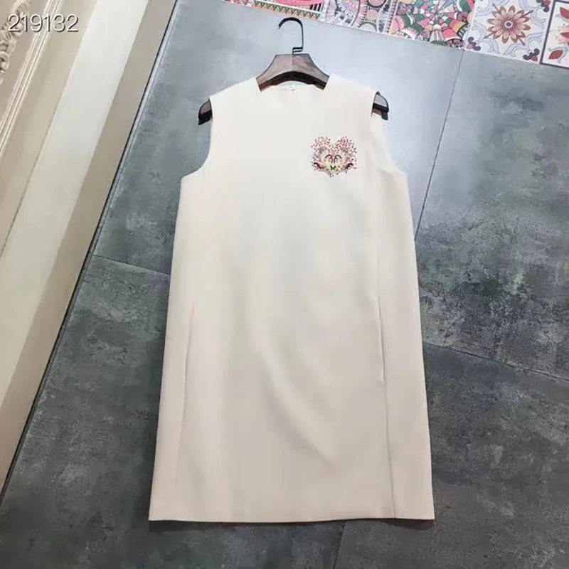 New 2021 Fashion Runway Summer Dress Women's Sleeveless Floral Embroidery Beading Elegant Mini Dresses Vestidos
New 2021 Fashion Runway Summer Dress Women's Sleeveless Floral Embroidery Beading Elegant Mini Dresses Vestidos