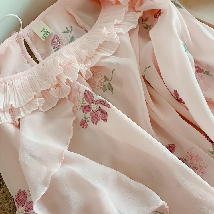 Spring Women Blouses Summer Korean Sweet Cute Mori Girl Style Embroidery Floral Chiffon Shirts Autumn Casual Loose Women Tops
Spring Women Blouses Summer Korean Sweet Cute Mori Girl Style Embroidery Floral Chiffon Shirts Autumn Casual Loose Women Tops