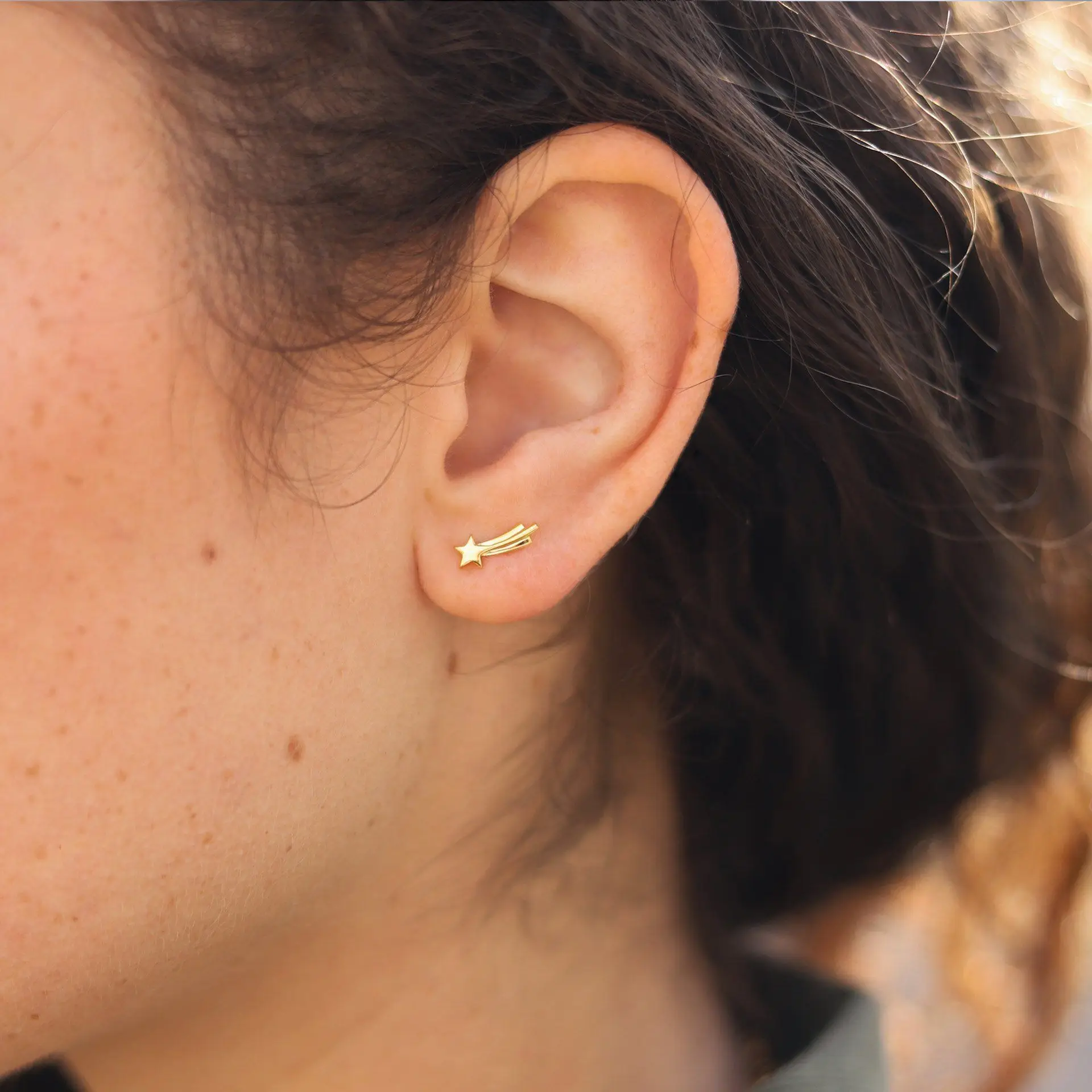 European and American fashion classic design S925 silver color popular ear nails earrings 
European and American fashion classic design S925 silver color popular ear nails earrings