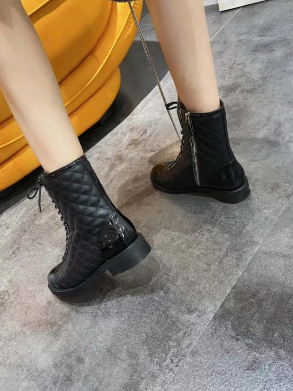 Black Women Ankle Boots Genuine Leather Lace Up Women Short Boots Fashion Patch Work Heels Women Martin Boots Autumn Winter 2021
Black Women Ankle Boots Genuine Leather Lace Up Women Short Boots Fashion Patch Work Heels Women Martin Boots Autumn Winter 2021