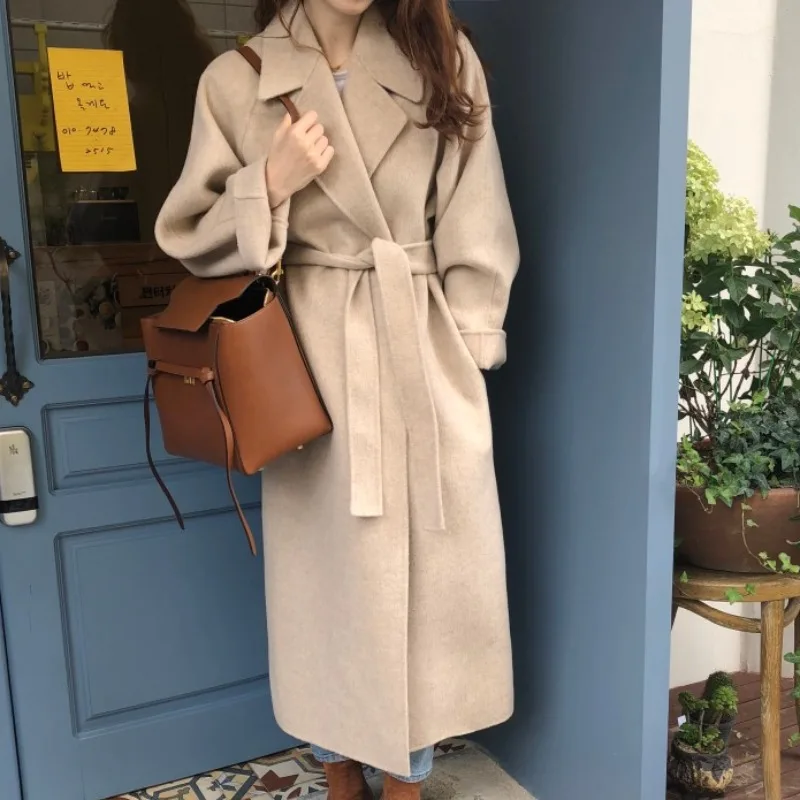 Korean Elegant Wool Coat Women Long Sleeve Turn Down Collar Long Woolen Coats Ladies Vintage with Belt Bandage Blends Outwear
Korean Elegant Wool Coat Women Long Sleeve Turn Down Collar Long Woolen Coats Ladies Vintage with Belt Bandage Blends Outwear