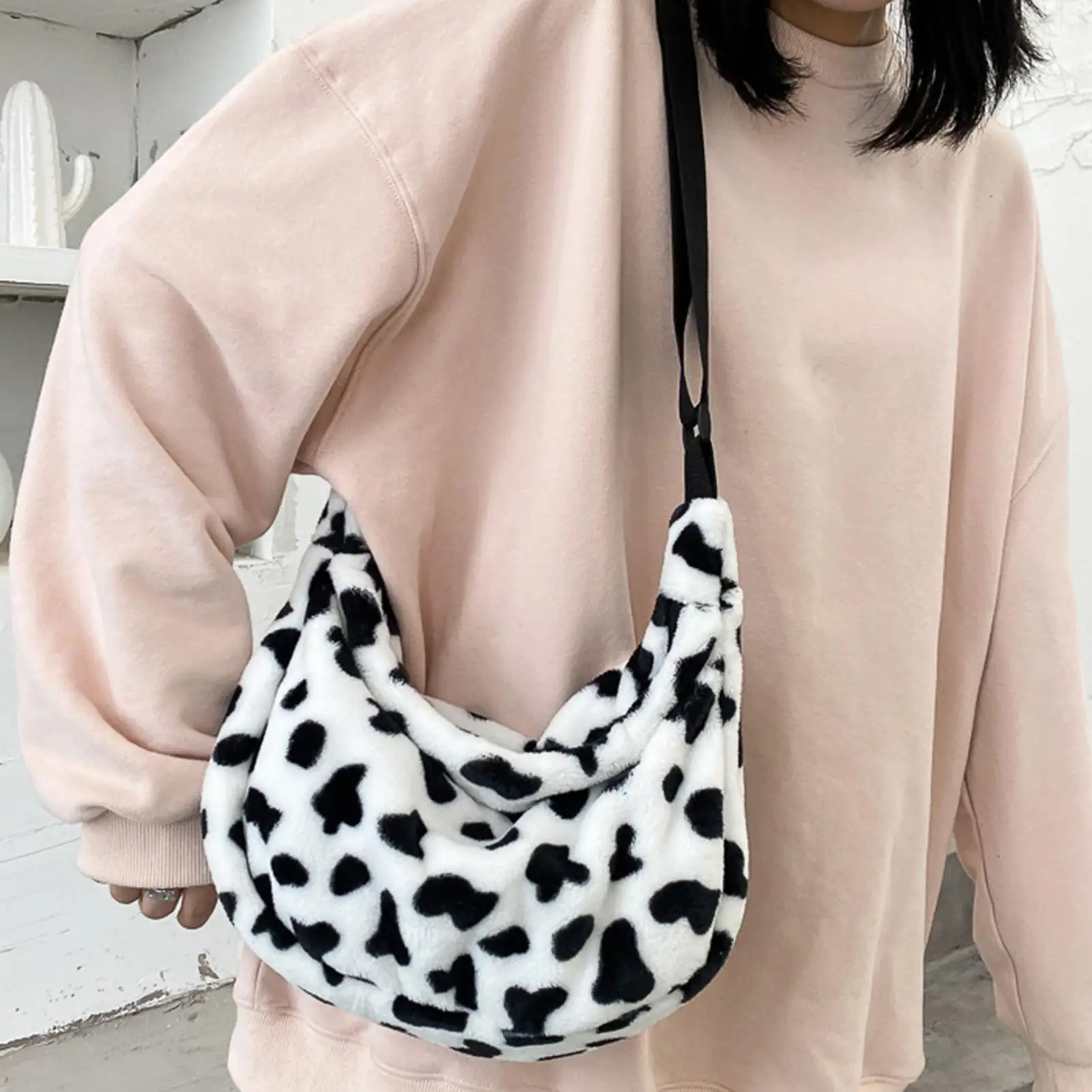 Chic Plush Crossbody Bags for Women Cow Pattern Shoulde Bag Large Capacity Zipper Shoulder Messenger Bag Female Crossbody Pouch
Chic Plush Crossbody Bags for Women Cow Pattern Shoulde Bag Large Capacity Zipper Shoulder Messenger Bag Female Crossbody Pouch