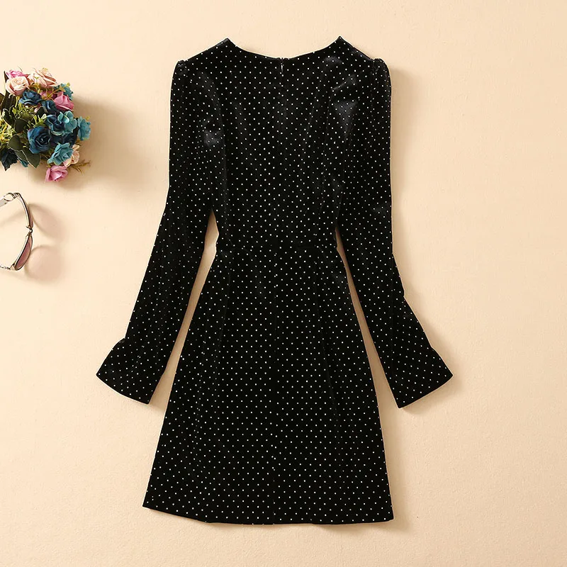 2020 Autumn Winter Fashion Celebrity Style Dress Women V-Neck Poka Dot Print Crystal Beading Buttons Long Sleeve Velvet Dress
2020 Autumn Winter Fashion Celebrity Style Dress Women V-Neck Poka Dot Print Crystal Beading Buttons Long Sleeve Velvet Dress
