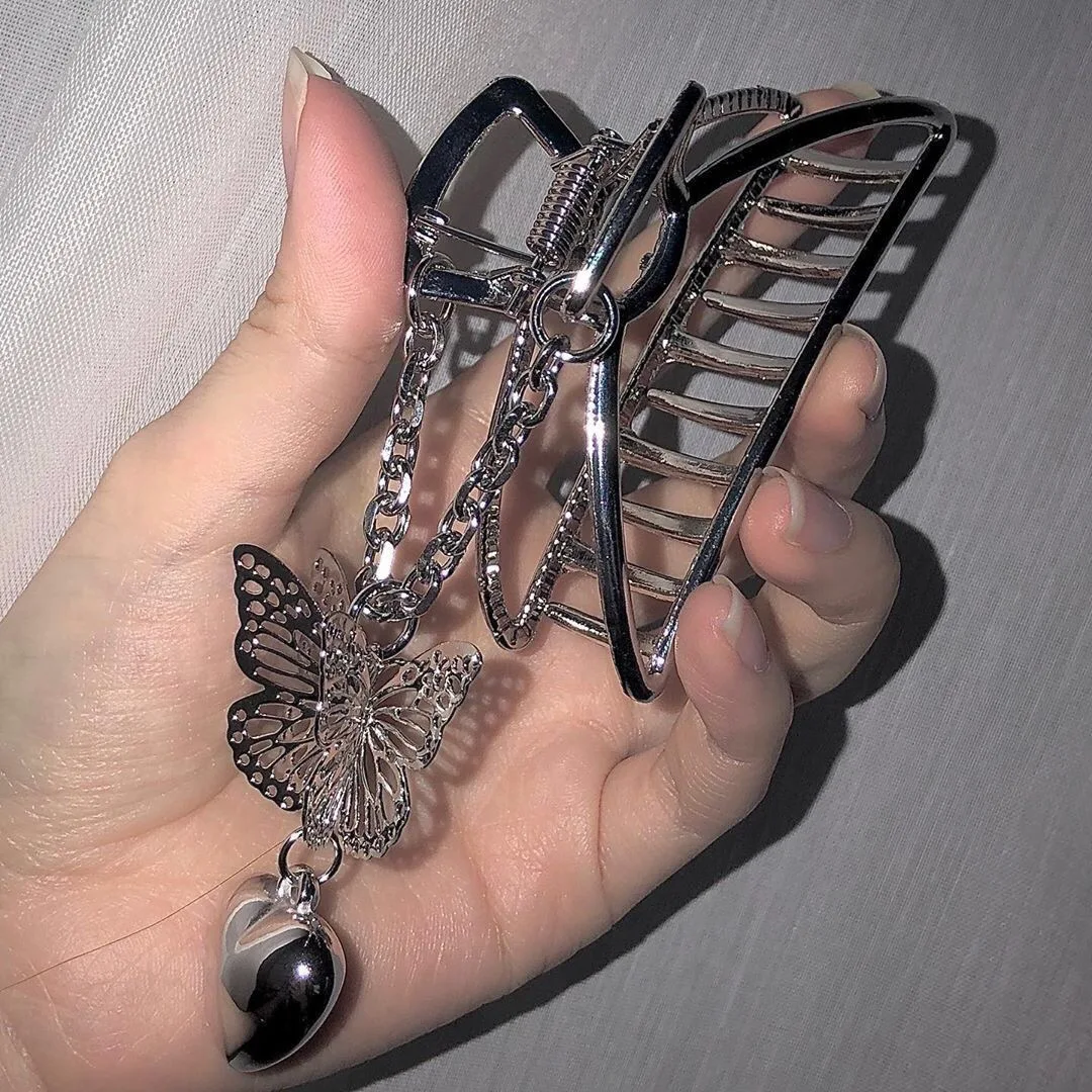 New Korea Vintage Goth Butterfly Love Pendant Hairpin For Women Egirl Party Accessories Jewelry
New Korea Vintage Goth Butterfly Love Pendant Hairpin For Women Egirl Party Accessories Jewelry