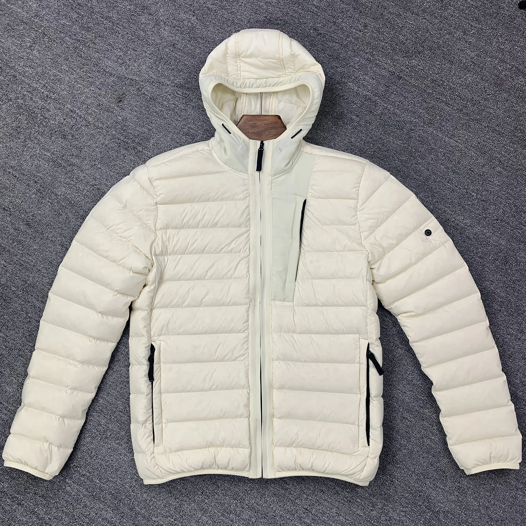 Winter men's high quality down jacket fashion brand men's compass winter warm down jacket imported Plush thickened fabric new
Winter men's high quality down jacket fashion brand men's compass winter warm down jacket imported Plush thickened fabric new