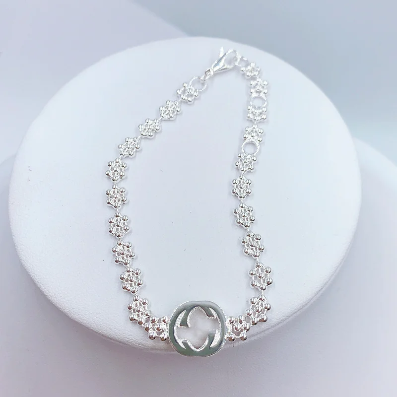 1:1 Be Closely Correlated Flower Type 100% S925 Sterling Silver Bracelet Women Original Model Logo Hot Sell Jewelry Holiday Gift
1:1 Be Closely Correlated Flower Type 100% S925 Sterling Silver Bracelet Women Original Model Logo Hot Sell Jewelry Holiday Gift