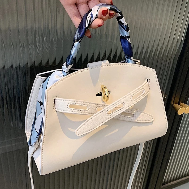 Luxury brand Ribbon Tote bag 2021 Fashion New Quality PU Leather Women's Designer Handbag Solid color Shoulder Messenger Bag
Luxury brand Ribbon Tote bag 2021 Fashion New Quality PU Leather Women's Designer Handbag Solid color Shoulder Messenger Bag