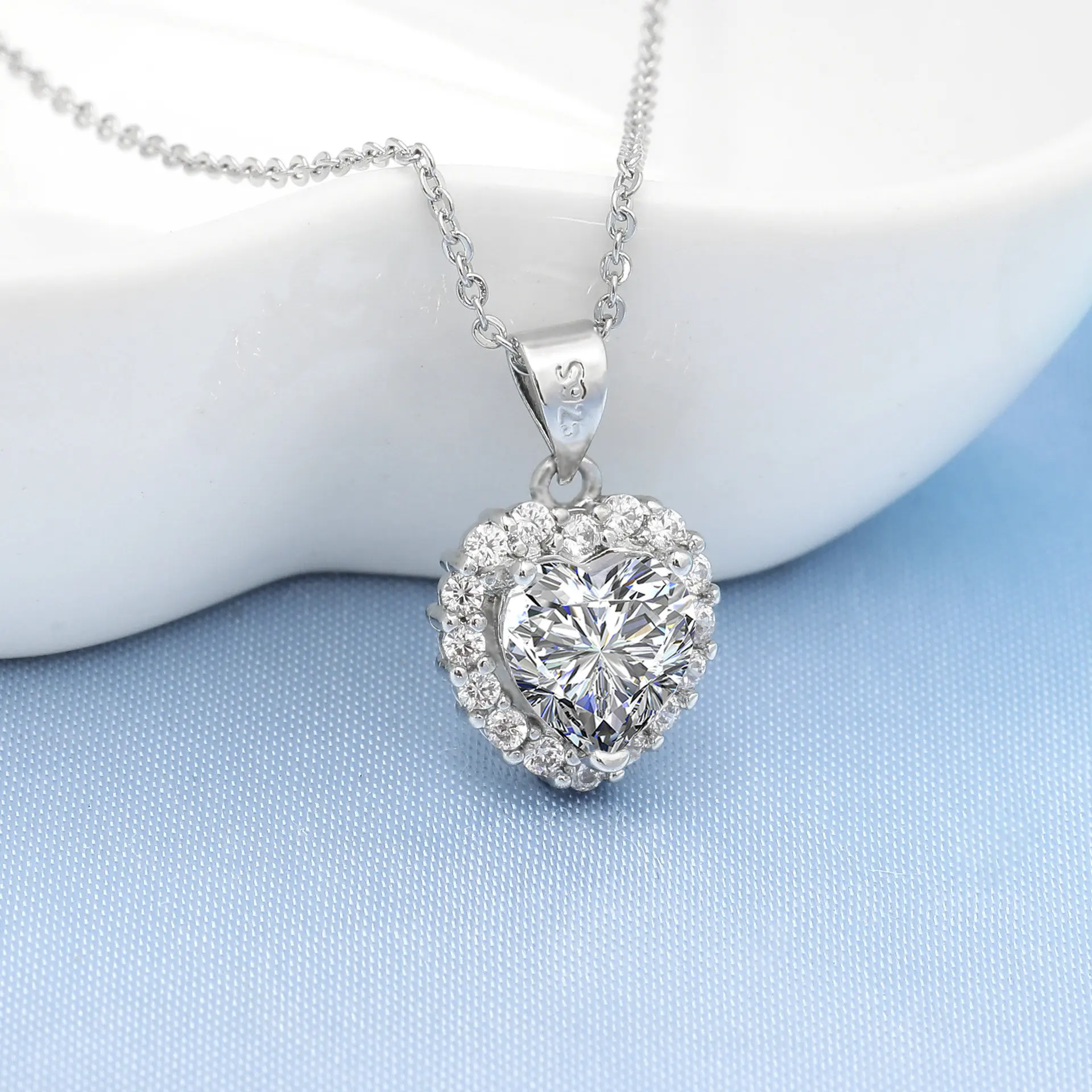 Fashion Heart Jewelry Heart Shape Pendant Necklace Sterling Silver Necklace for Women
Fashion Heart Jewelry Heart Shape Pendant Necklace Sterling Silver Necklace for Women