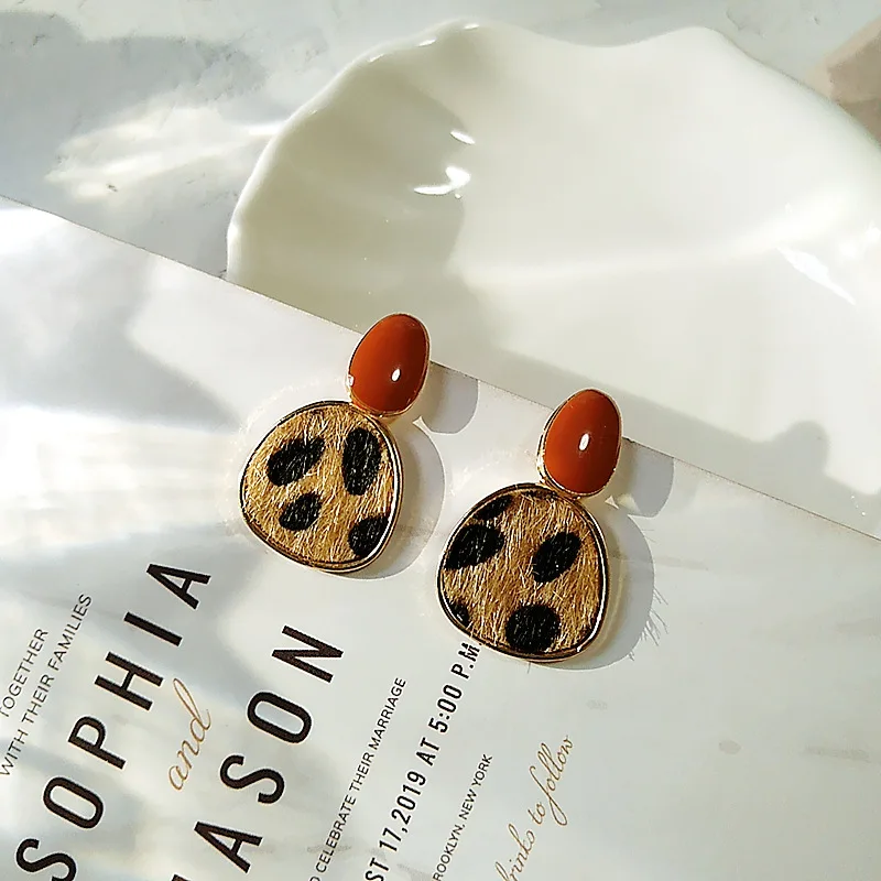 Temperament Needle Leopard Print Female Personality Domineering Earrings Fashion Earrings Plush Jewelry
Temperament Needle Leopard Print Female Personality Domineering Earrings Fashion Earrings Plush Jewelry