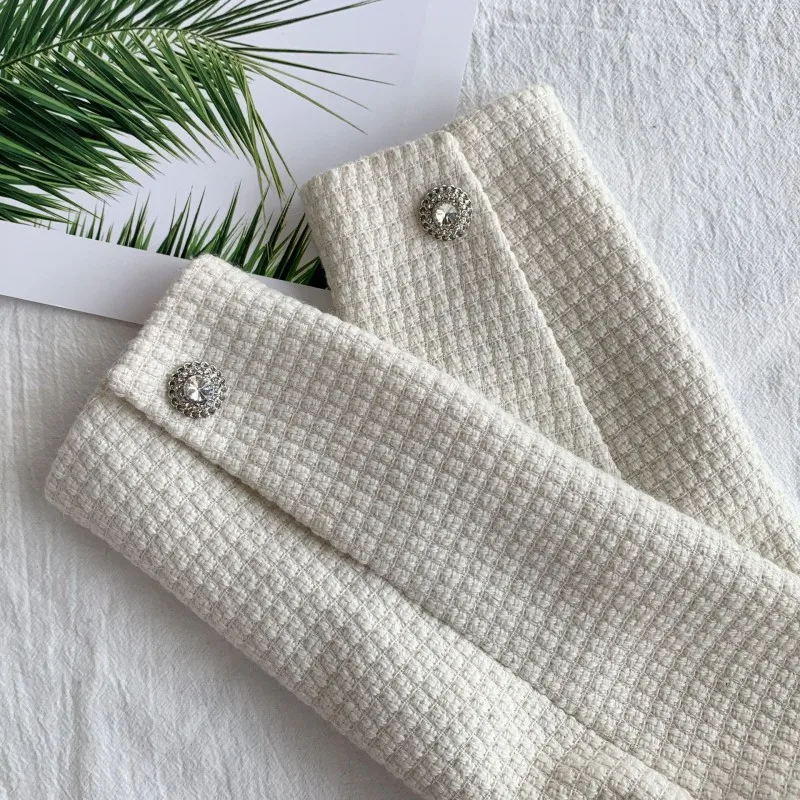 Office Lady White Short Coat Spring Autumn Weave Tweed Jacket Women Diamonds Buttons Elegant O-Neck Long Sleeve Outerwear S-L
Office Lady White Short Coat Spring Autumn Weave Tweed Jacket Women Diamonds Buttons Elegant O-Neck Long Sleeve Outerwear S-L