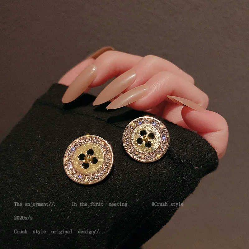 925 Silver Needle European And American Fashion Personality Elegant Court Style Diamond Inlaid Earrings Girls 
925 Silver Needle European And American Fashion Personality Elegant Court Style Diamond Inlaid Earrings Girls
