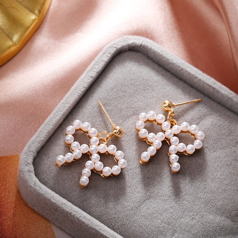 S925 Silver Needle Bowknot Pearl Earring New Hot Selling Women Sweet Plant Temperament Unique Design Sense Earrings Fashion
S925 Silver Needle Bowknot Pearl Earring New Hot Selling Women Sweet Plant Temperament Unique Design Sense Earrings Fashion