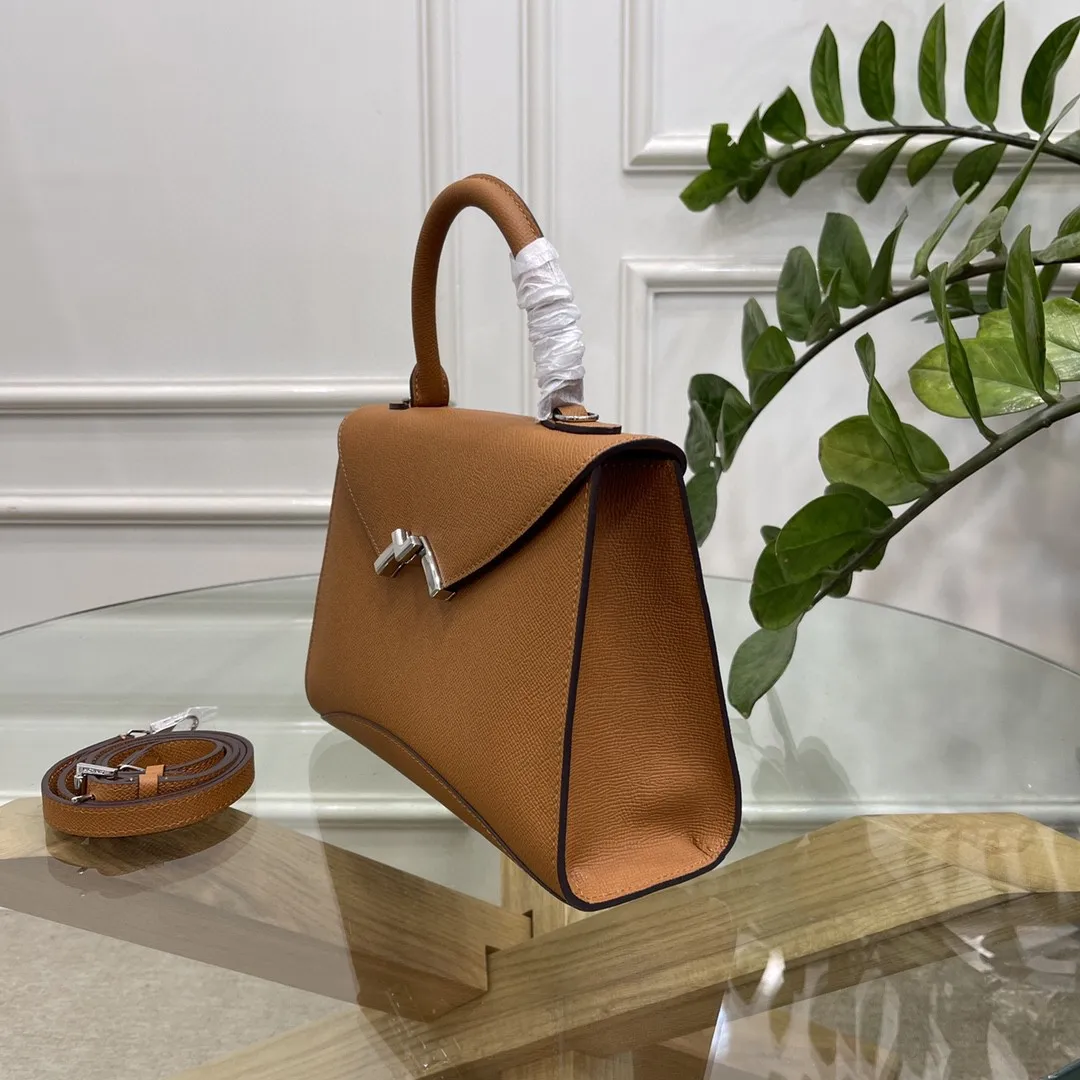 2021 Latest Fashion Leisure Brown High Quality Leather Women's Portable Shoulder Bag With Unique Flap Inner Sandwich Design
2021 Latest Fashion Leisure Brown High Quality Leather Women's Portable Shoulder Bag With Unique Flap Inner Sandwich Design