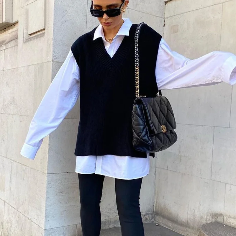 Women V Neck Sleeveless Sweater Vest Knitted 2021 Autumn Winter Split Black White Korean Preppy Pullover Loose Top Casual Jumper
Women V Neck Sleeveless Sweater Vest Knitted 2021 Autumn Winter Split Black White Korean Preppy Pullover Loose Top Casual Jumper