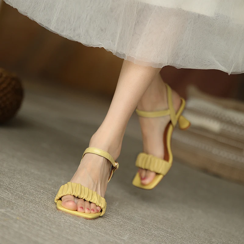 2021 Spring Summer New Sweet Sandals for Girls Genuine Leather High Heels Pumps Concise Party Wedding Shoes Woman
2021 Spring Summer New Sweet Sandals for Girls Genuine Leather High Heels Pumps Concise Party Wedding Shoes Woman