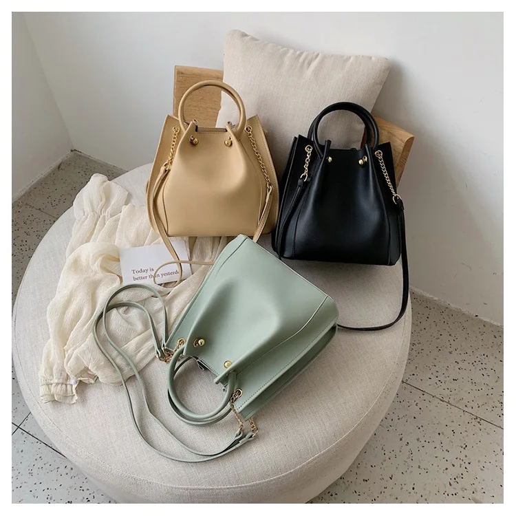 2020 new large lady handbag simple fashion trend bucket bag travel and leisure all-match one-shoulder diagonal female bag
2020 new large lady handbag simple fashion trend bucket bag travel and leisure all-match one-shoulder diagonal female bag