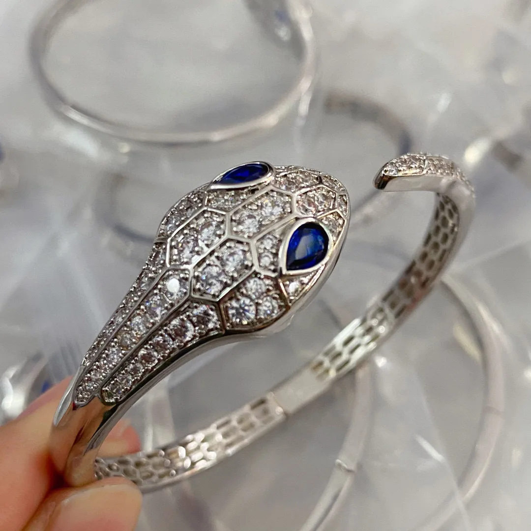 S925 Sterling Silver snakehead Bracelet luxury jewelry stainless steel couple gift silver hand set imported high carbon diamond
S925 Sterling Silver snakehead Bracelet luxury jewelry stainless steel couple gift silver hand set imported high carbon diamond