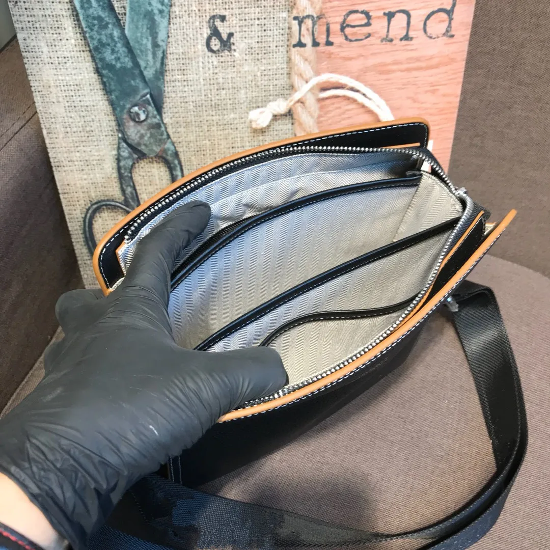 2021 new leather large capacity computer bag fashion briefcase men's handbag
2021 new leather large capacity computer bag fashion briefcase men's handbag