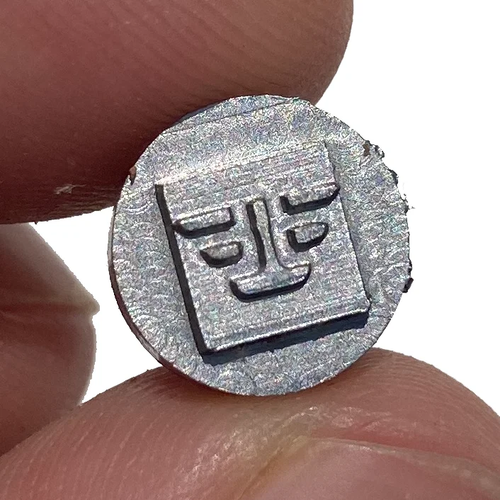 Один кусок гравировки KF стальное уплотнение для свинцового уплотнения плоскогубцы на заказ Печать анти-поддельный логотип
Один кусок гравировки KF стальное уплотнение для свинцового уплотнения плоскогубцы на заказ Печать анти-поддельный логотип