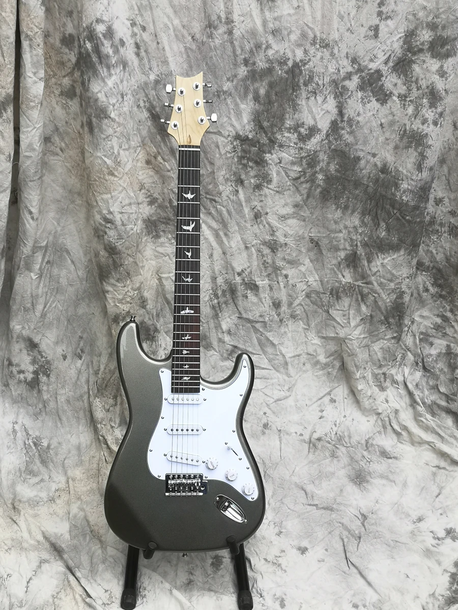 MS Electric Guitar, High Quality, Silver Sky, Maple Neck, Rosewood Fingerboard,Black
MS Electric Guitar, High Quality, Silver Sky, Maple Neck, Rosewood Fingerboard,Black