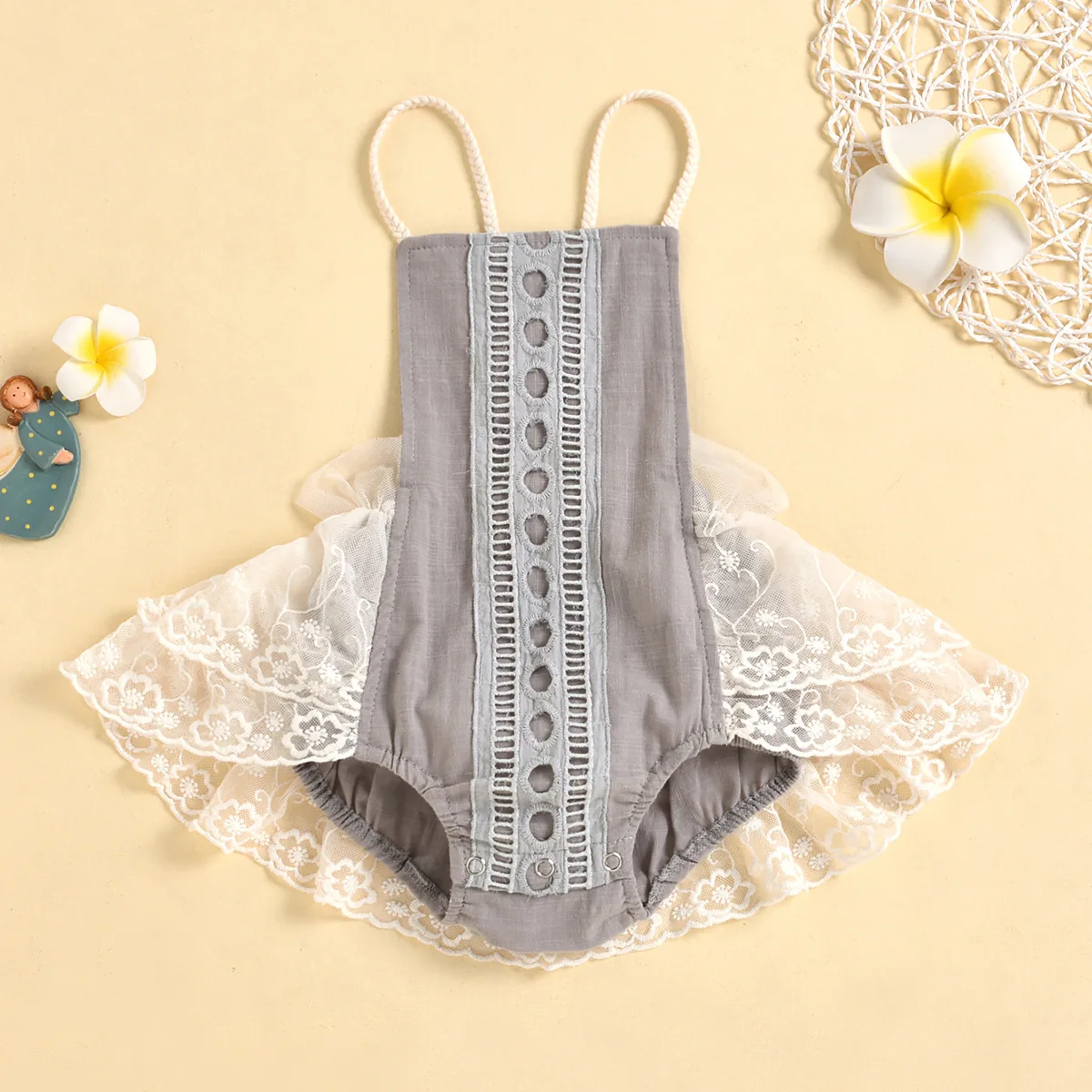 European and American new kids baby girls clothing sling lace mesh embroidered infant clothes toddler romper jumpsuit 0-3Y
European and American new kids baby girls clothing sling lace mesh embroidered infant clothes toddler romper jumpsuit 0-3Y