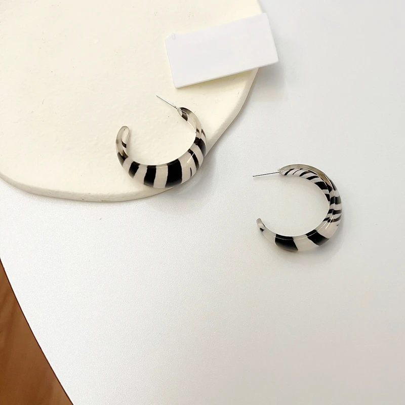 Retro Big Circle C-shaped Leopard Earrings Zebra Pttern Resin Hoop Earrings New Fashion Earrings in Autumn and Winter Gifts 650
Retro Big Circle C-shaped Leopard Earrings Zebra Pttern Resin Hoop Earrings New Fashion Earrings in Autumn and Winter Gifts 650