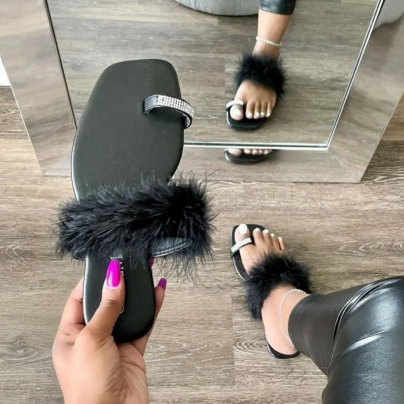 Summer Luxury Fur Women Sandals Flat Crystal Ring Toe Rubber Sole Flip Flops Outdoor Fashion Sexy Ladies Female Shoes Whosale
Summer Luxury Fur Women Sandals Flat Crystal Ring Toe Rubber Sole Flip Flops Outdoor Fashion Sexy Ladies Female Shoes Whosale