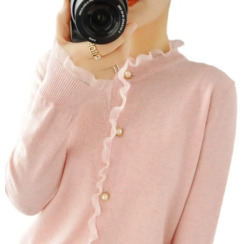 Small fresh short knitted cardigan women's 2021 early spring new Korean pure lace with sweater and coat
Small fresh short knitted cardigan women's 2021 early spring new Korean pure lace with sweater and coat