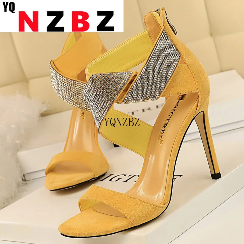 2022 Summer Women Sexy 10cm Fetish High Heels Sandals Bling Crystal Gladiators Sandals Blue Yellow Suede Heels Lady Party Shoes
2022 Summer Women Sexy 10cm Fetish High Heels Sandals Bling Crystal Gladiators Sandals Blue Yellow Suede Heels Lady Party Shoes