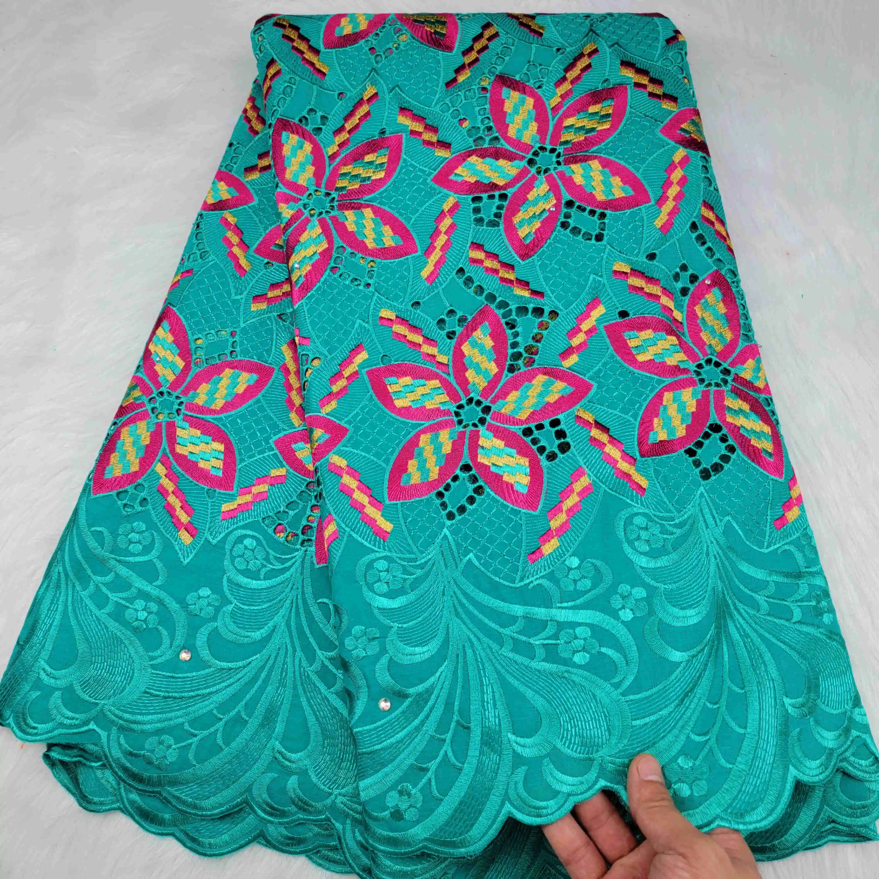 Новая многоцветная африканская хлопчатобумажная кружевная ткань с ушками швейцарская вуаль кружева в Швейцарии 2021 Дубай Стиль для каждого...
Новая многоцветная африканская хлопчатобумажная кружевная ткань с ушками швейцарская вуаль кружева в Швейцарии 2021 Дубай Стиль для каждого...