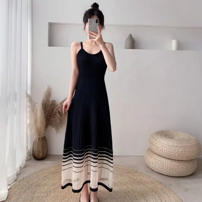 Women Sexy & Club Knitted Dress 2021 Spring Summer New Spaghetti Strap Patchwork Slash Neck Dresses Chic Wild Vestidos D176
Women Sexy & Club Knitted Dress 2021 Spring Summer New Spaghetti Strap Patchwork Slash Neck Dresses Chic Wild Vestidos D176