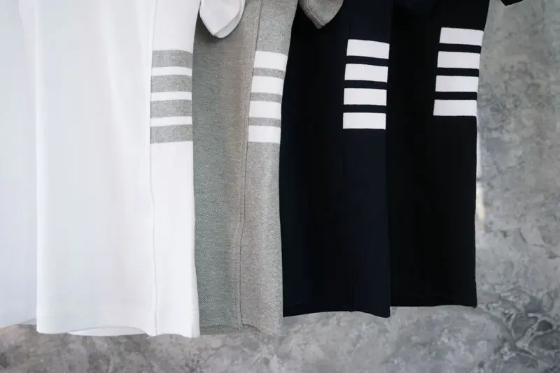 2021 New Fashion TB THOM Brand Polo Shirts Men Casual Striped Solid Polo Slim Summer Short Sleeve Turn Down Collar Polo Clothing
2021 New Fashion TB THOM Brand Polo Shirts Men Casual Striped Solid Polo Slim Summer Short Sleeve Turn Down Collar Polo Clothing
