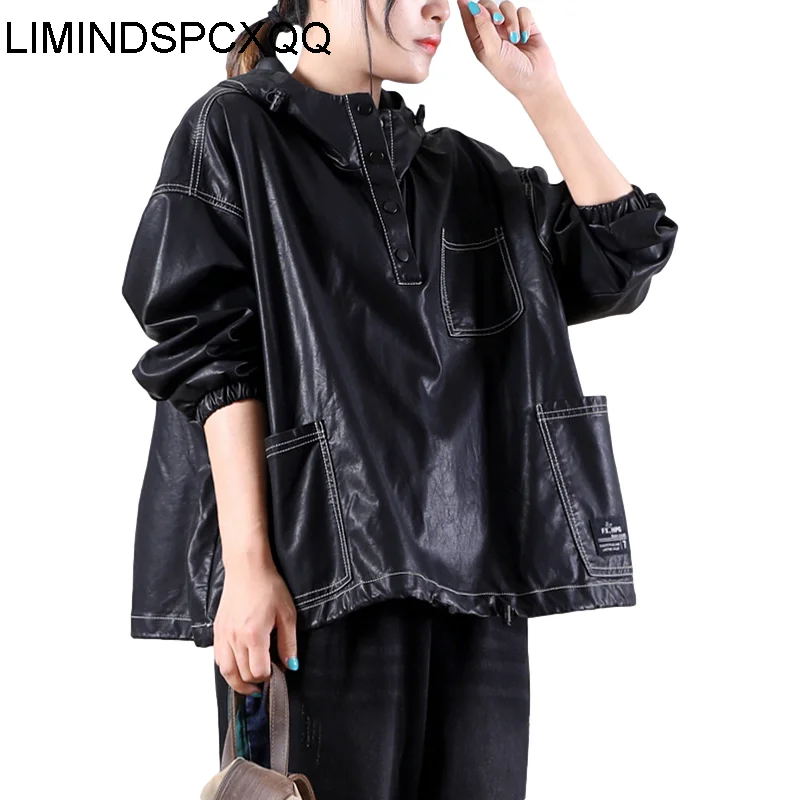 Куртка женская из искусственной кожи, с капюшоном и карманами
Куртка женская из искусственной кожи, с капюшоном и карманами