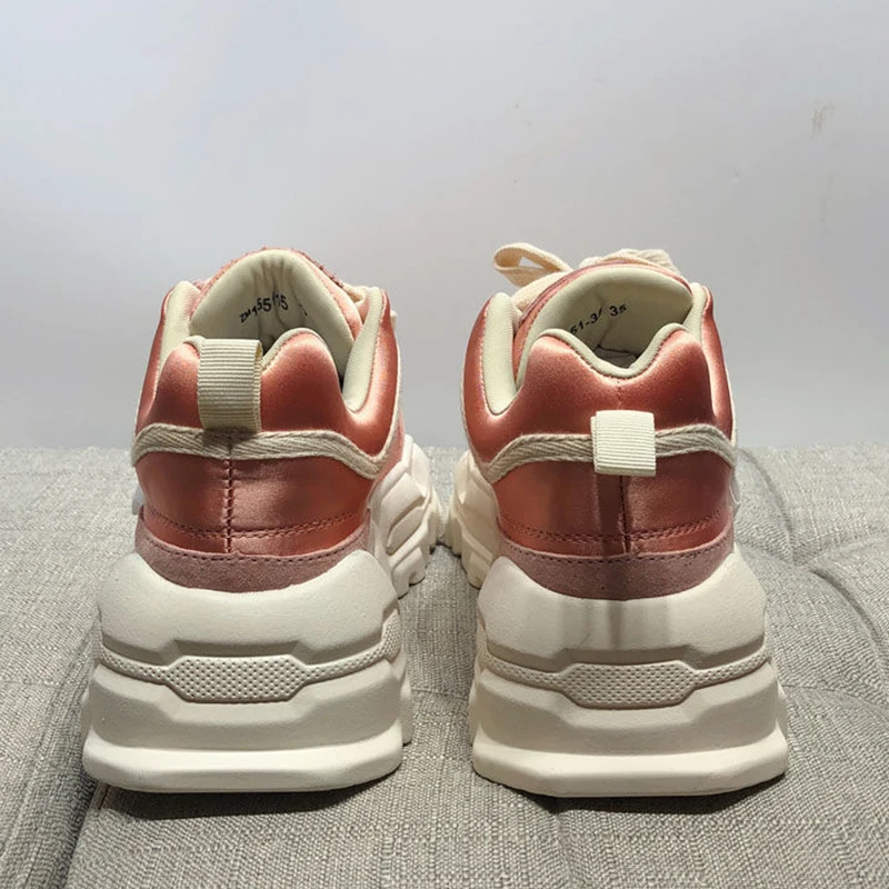 Pink Suede Leather Gear Patchwork Sewing Non-Slip Platform Shoes Sweet Style Lace-Up Heighten Shoes Designer Casual Sneakers
Pink Suede Leather Gear Patchwork Sewing Non-Slip Platform Shoes Sweet Style Lace-Up Heighten Shoes Designer Casual Sneakers