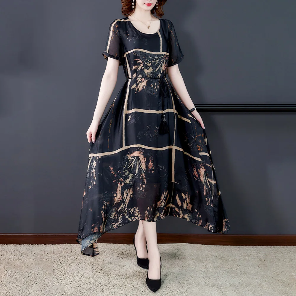 Женское платье с коротким рукавом и цветочным принтом
Женское платье с коротким рукавом и цветочным принтом