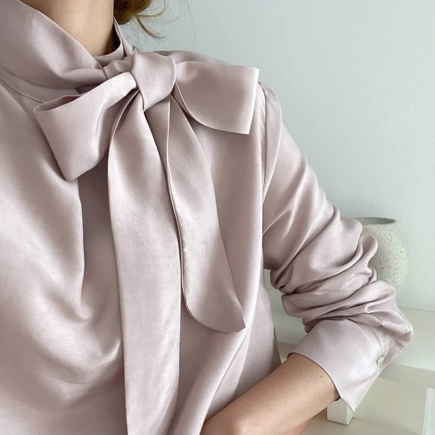 Korean Chic Bow Tie Shirt Top for Women Long Sleeve Stand Collar Loose Office Ladies Fashion Elegant Blouses Shirts Blusas Mujer
Korean Chic Bow Tie Shirt Top for Women Long Sleeve Stand Collar Loose Office Ladies Fashion Elegant Blouses Shirts Blusas Mujer