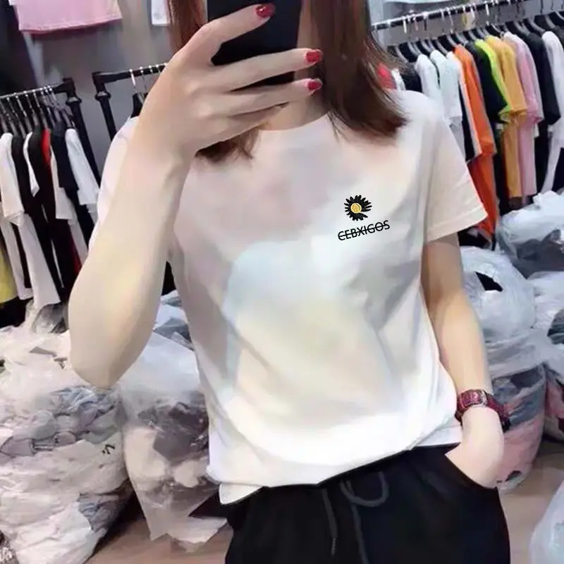 Cotton Daisy T-shirt women's short sleeve new embroidered Mini White letter half sleeve top summer
Cotton Daisy T-shirt women's short sleeve new embroidered Mini White letter half sleeve top summer