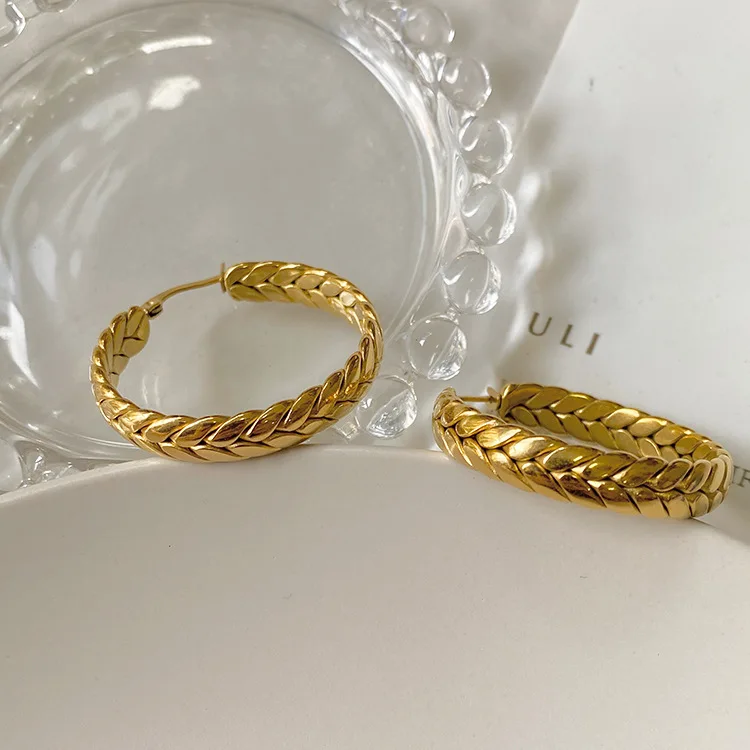 Statement Geometric Wheat Ears Hoop Earrings For Women 18k Gold Plated Stainless Steel Circle Earrings Party Jewelry
Statement Geometric Wheat Ears Hoop Earrings For Women 18k Gold Plated Stainless Steel Circle Earrings Party Jewelry