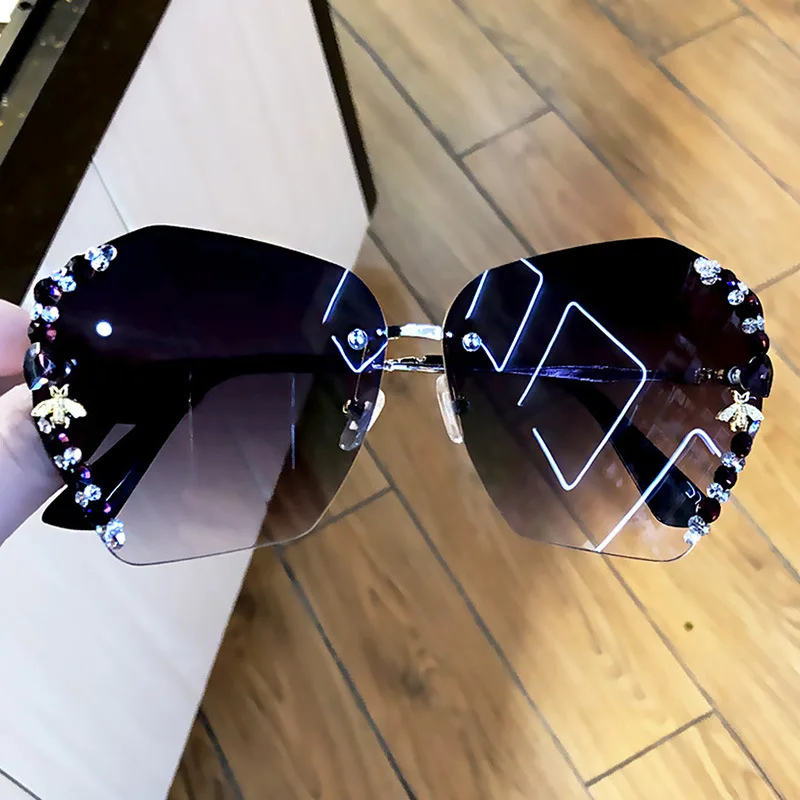 2021 Luxury Brand Design Fashion Rimless Bee Sunglasses Women Vintage Diamond Gradient Shade Sun Glasses For Female New
2021 Luxury Brand Design Fashion Rimless Bee Sunglasses Women Vintage Diamond Gradient Shade Sun Glasses For Female New