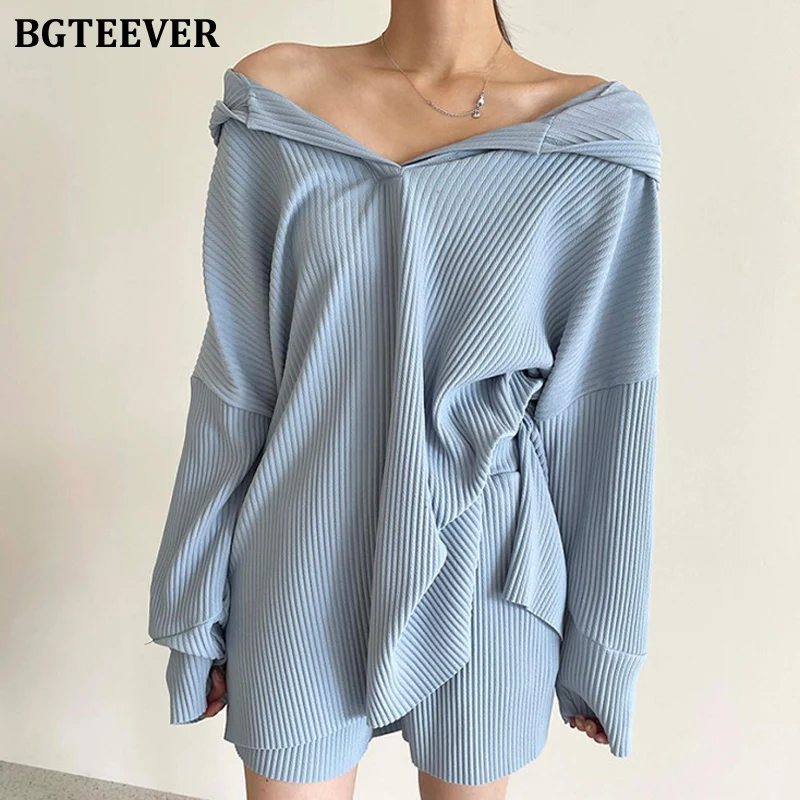 BGTEEVER Autumn Chic Loose Women 2 Pieces Set Casual Hooded Pullovers Tops & Elastic Waist Shorts 2021 Ladies Solid Tracksuits
BGTEEVER Autumn Chic Loose Women 2 Pieces Set Casual Hooded Pullovers Tops & Elastic Waist Shorts 2021 Ladies Solid Tracksuits