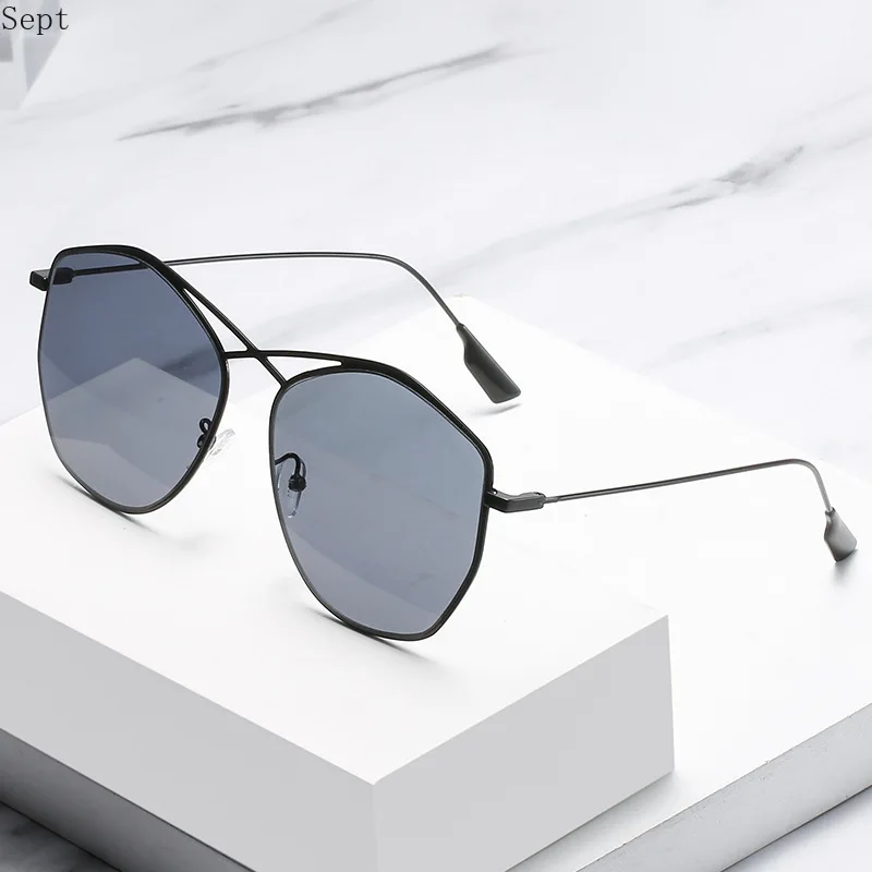 Fashion Round Sunglasses Women Retro Metal Double Beam Wild Eyeglasses Polygonal Ocean Glasses Gafas De Sol Mujer 2021
Fashion Round Sunglasses Women Retro Metal Double Beam Wild Eyeglasses Polygonal Ocean Glasses Gafas De Sol Mujer 2021