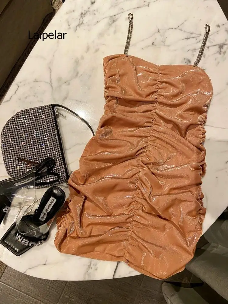 Design 2021 New High End Elegant Stitching Nail Crystal Sling Pleated Dress for Party
Design 2021 New High End Elegant Stitching Nail Crystal Sling Pleated Dress for Party