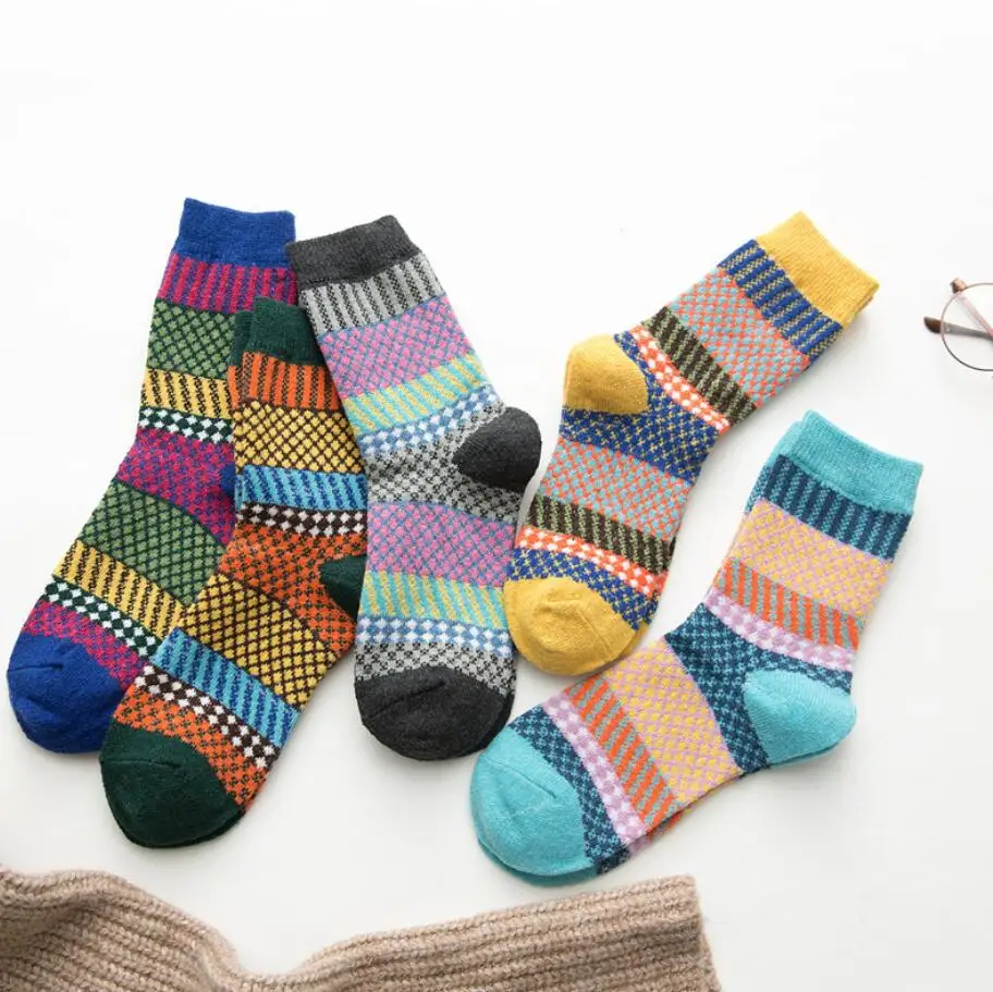 5Pairs/lot New Witner Thick Warm Wool Women Socks Happy Funny Vintage Christmas Socks Colorful Socks Gift Free size
5Pairs/lot New Witner Thick Warm Wool Women Socks Happy Funny Vintage Christmas Socks Colorful Socks Gift Free size