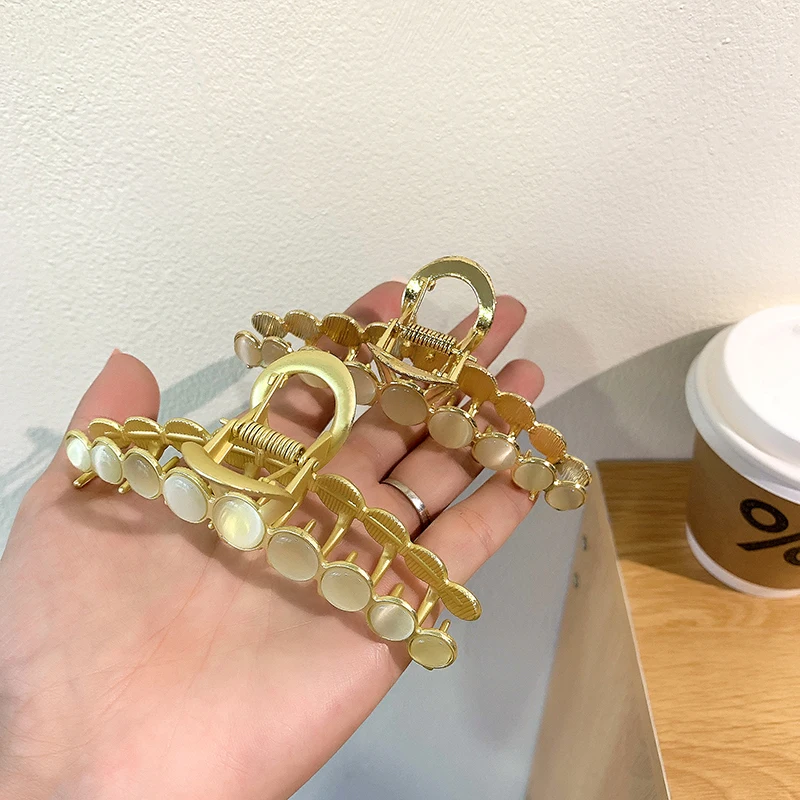 Elegant Metal Claw Large Opal Hair Claw Clips Non-Slip Ponytail Holder Strong Hold Hair Grip Catch Barrette For Women Gift
Elegant Metal Claw Large Opal Hair Claw Clips Non-Slip Ponytail Holder Strong Hold Hair Grip Catch Barrette For Women Gift