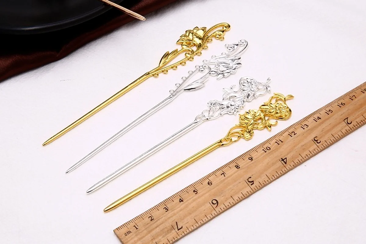 2021 Women Retro Alloy Floret Hair Stick Chinese Hairpin Hair Clip Girls Hair Accessories Headwear Classic Hair Decor Scrunchies
2021 Women Retro Alloy Floret Hair Stick Chinese Hairpin Hair Clip Girls Hair Accessories Headwear Classic Hair Decor Scrunchies